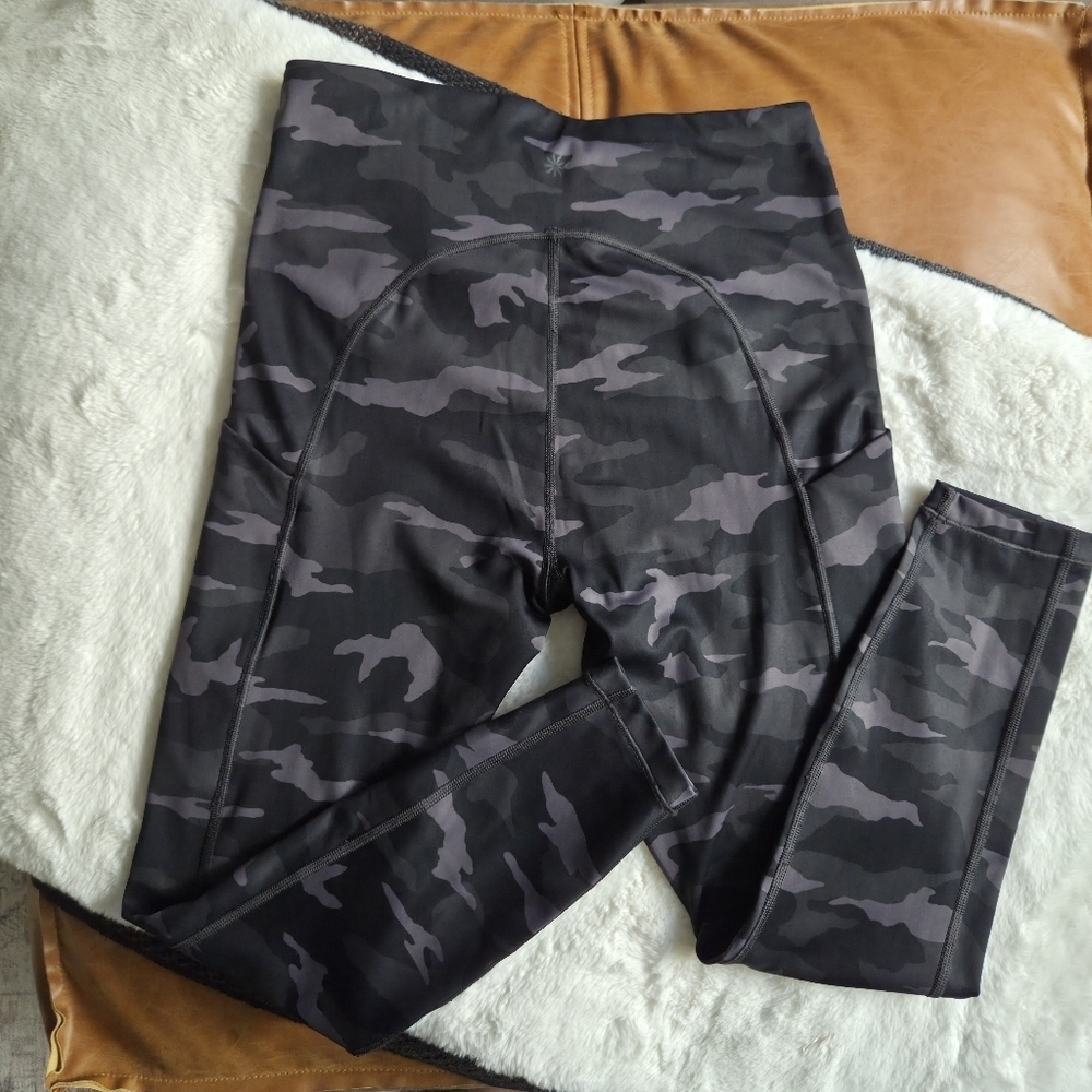 Athleta Ultimate Camo 7/8 Tight Size Medium - Picture 6 of 9